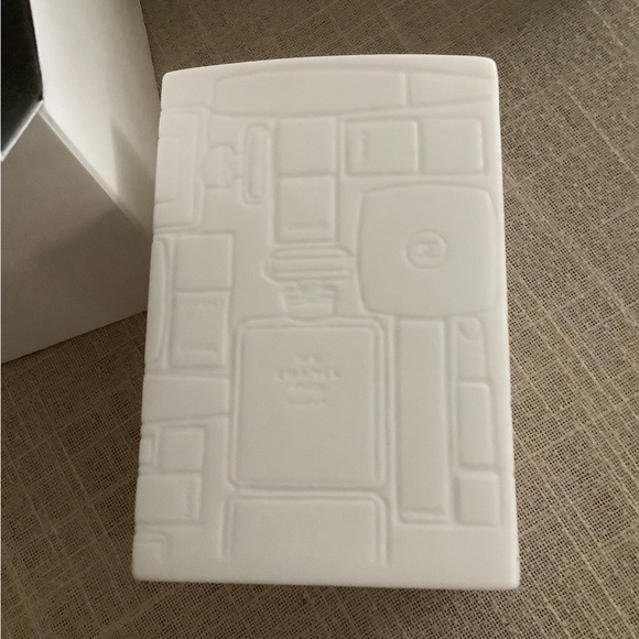 FIRM PRICE Chanel NEW Candle in Ceramic Jar Reusable - Picture 2 of 4